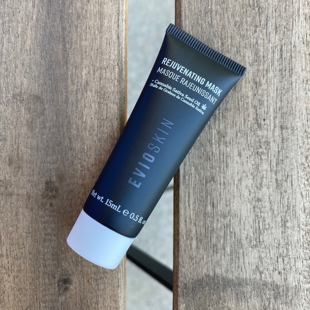 Evio rejuvenating mask trial size+ freebies